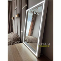 Гримерное зеркало с подсветкой светодиодной лентой в белой раме 80х60 см