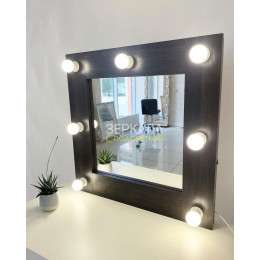 Гримерное визажное зеркало с подсветкой из ламп 60х60 см