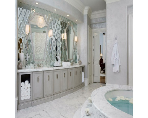 Зеркальное панно для ванной комнаты в классическом стиле